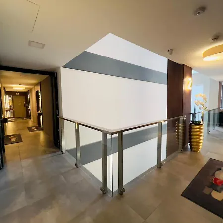 Karzo Lu 202 Free Garage Будапешт