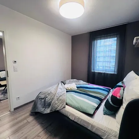 Karzo Lu 202 Free Garage Apartment