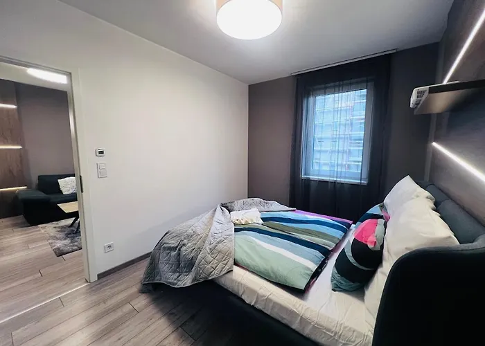 Karzo Lu 202 Free Garage Apartman